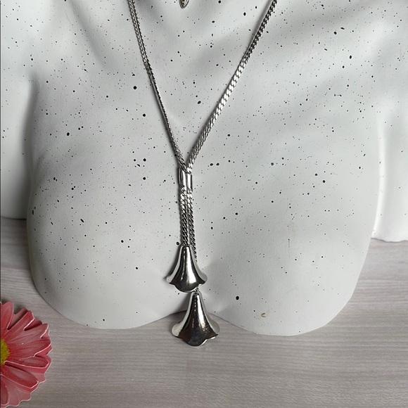 Avon Silver Necklace with Minimalist Pendant - Picture 4 of 4